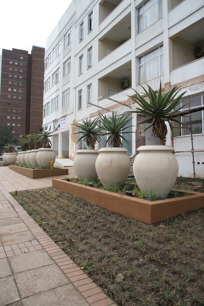 Pavilion Hotel & Conference Centre 31/35