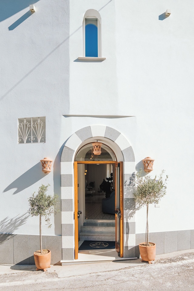 Zi'ntonio Hotel 1/50