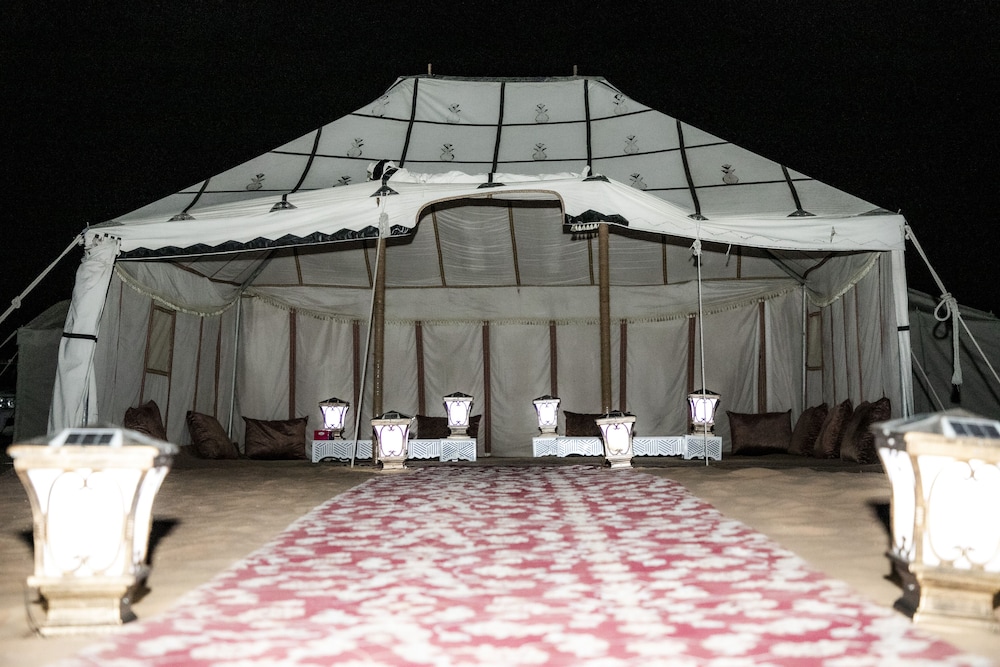 Luxury Desert Camp 25/50