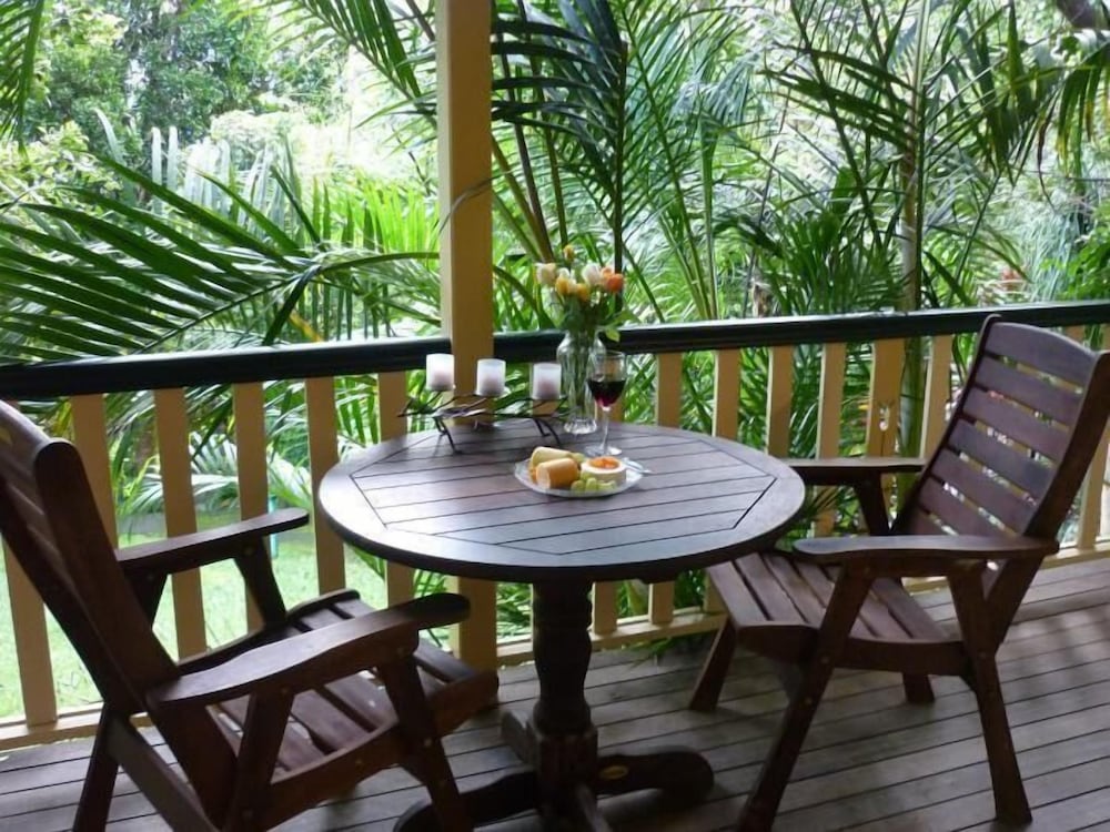 The Falls Rainforest Cottages 19/30