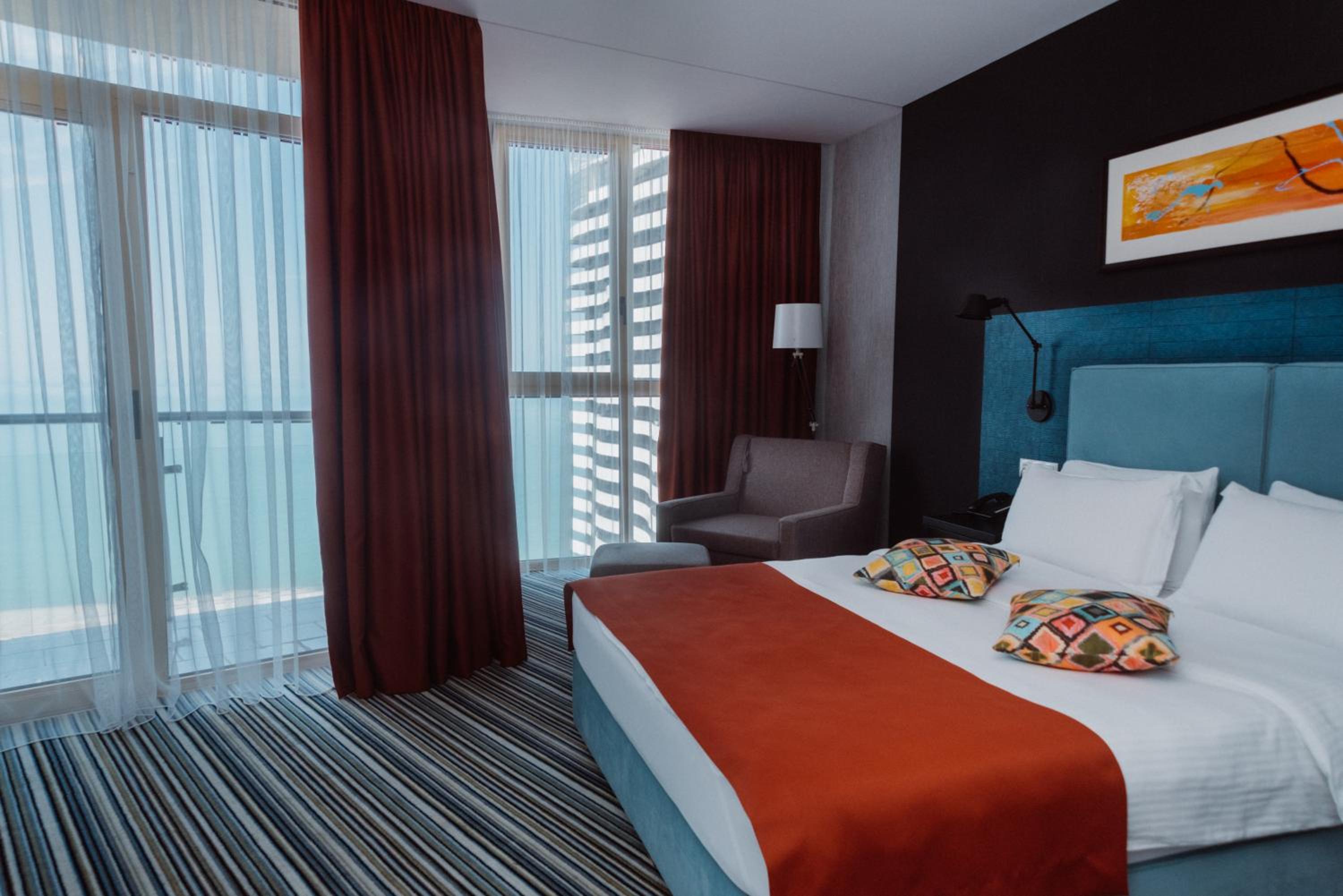 غرفة ديلوكس ثلاثية بإطلالة على البحر، Tangerine Apart Hotel Batumi 9/10