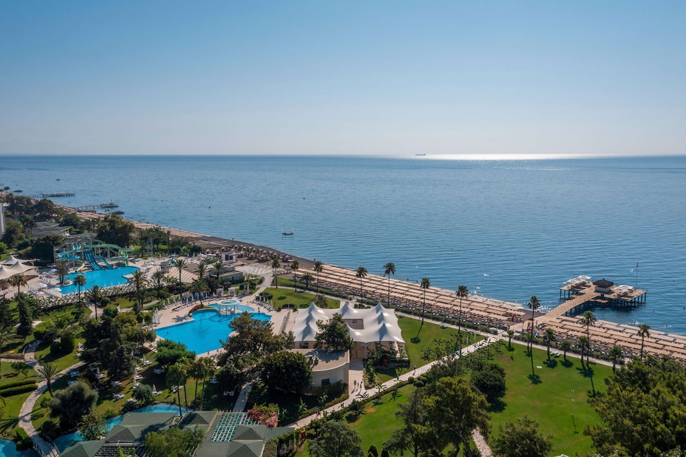 Mirage Park Resort Hotel 76/79