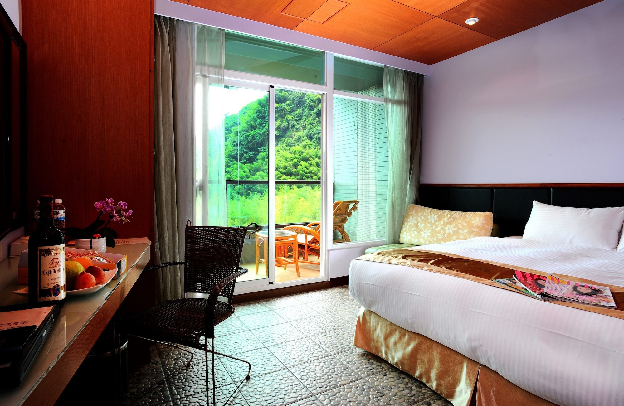 DELUXE, DOUBLE BED
