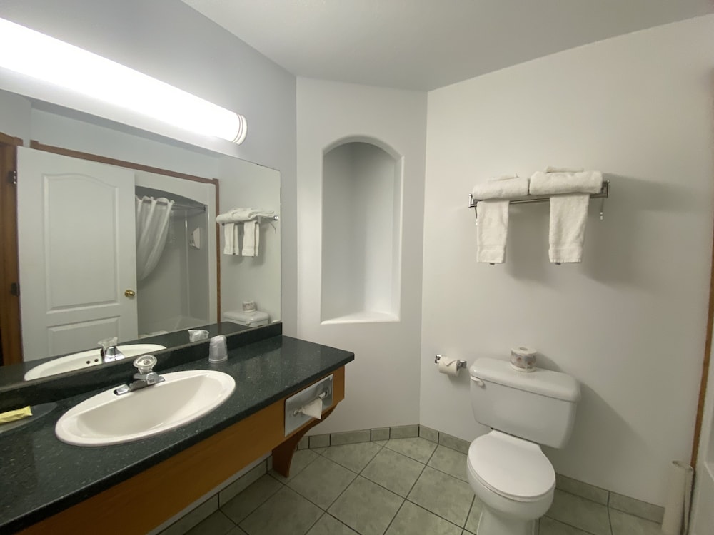 Baymont by Wyndham Hinton 45/48