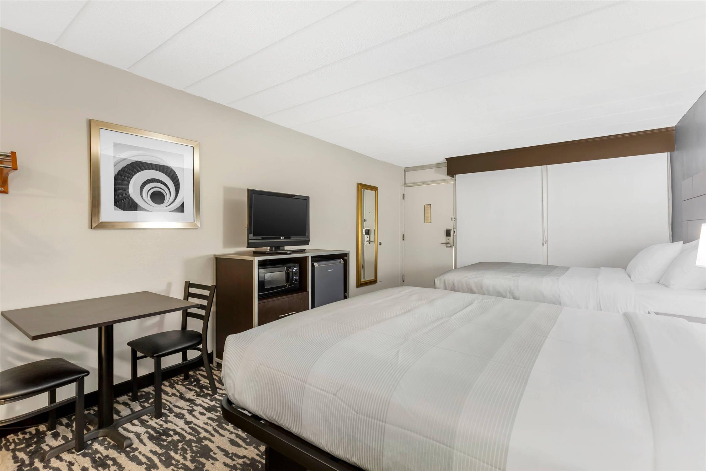 Suite, 2 Queen Beds, Quality Inn & Suites Easley - Greenville 2/6