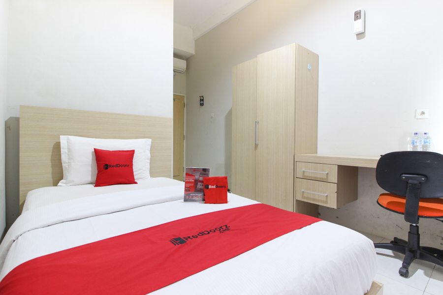 Reddoorz Plus Near Upn Jogjakarta 2 17/32