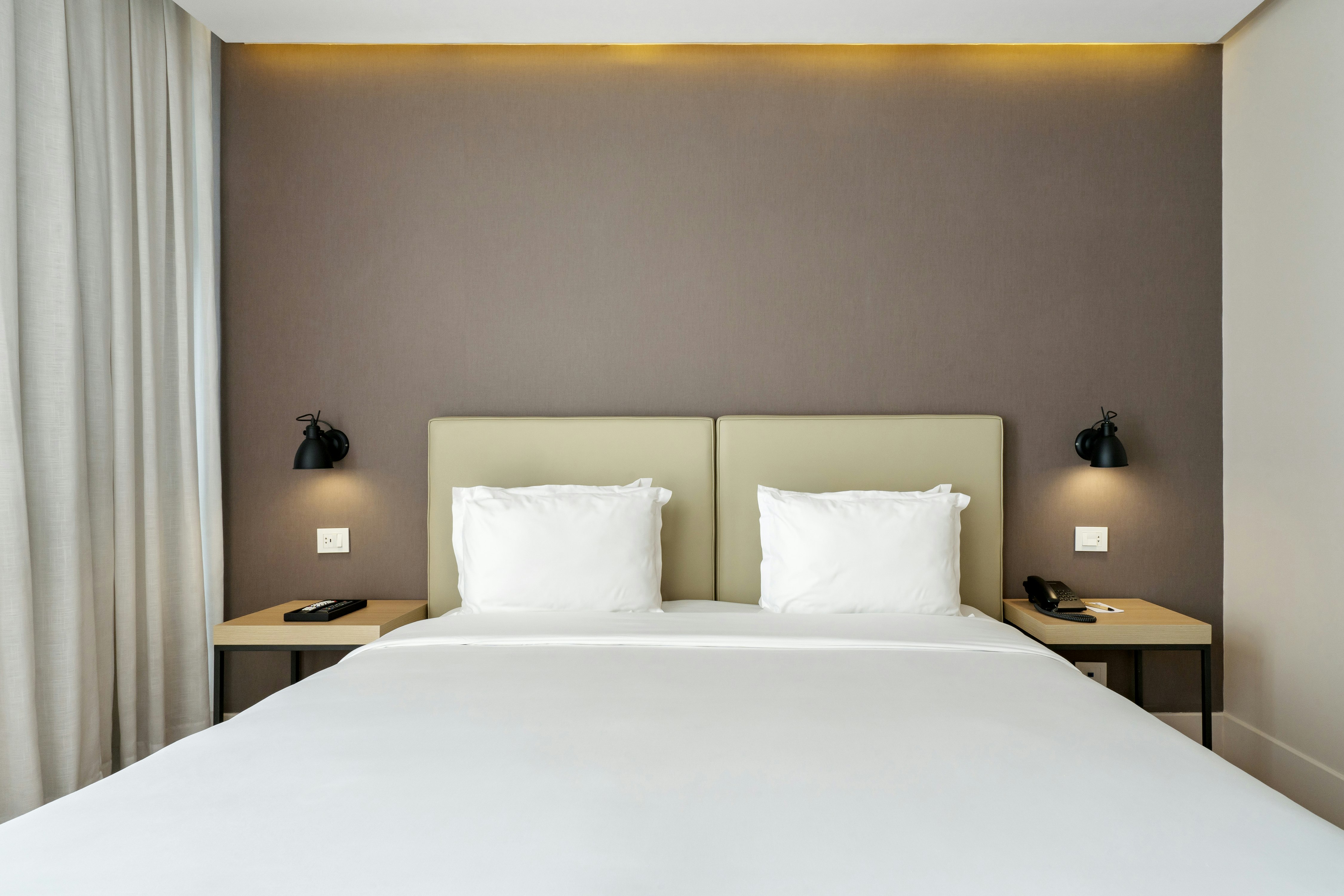 ROOM, KING BED