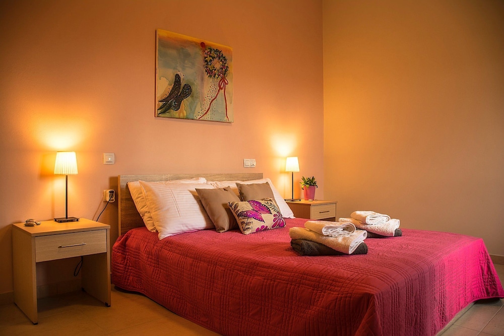 Aksos suites Accessible Accommodation 8/44