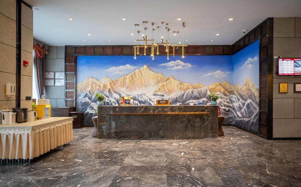 Ramada by Wyndham Diqing 4/27