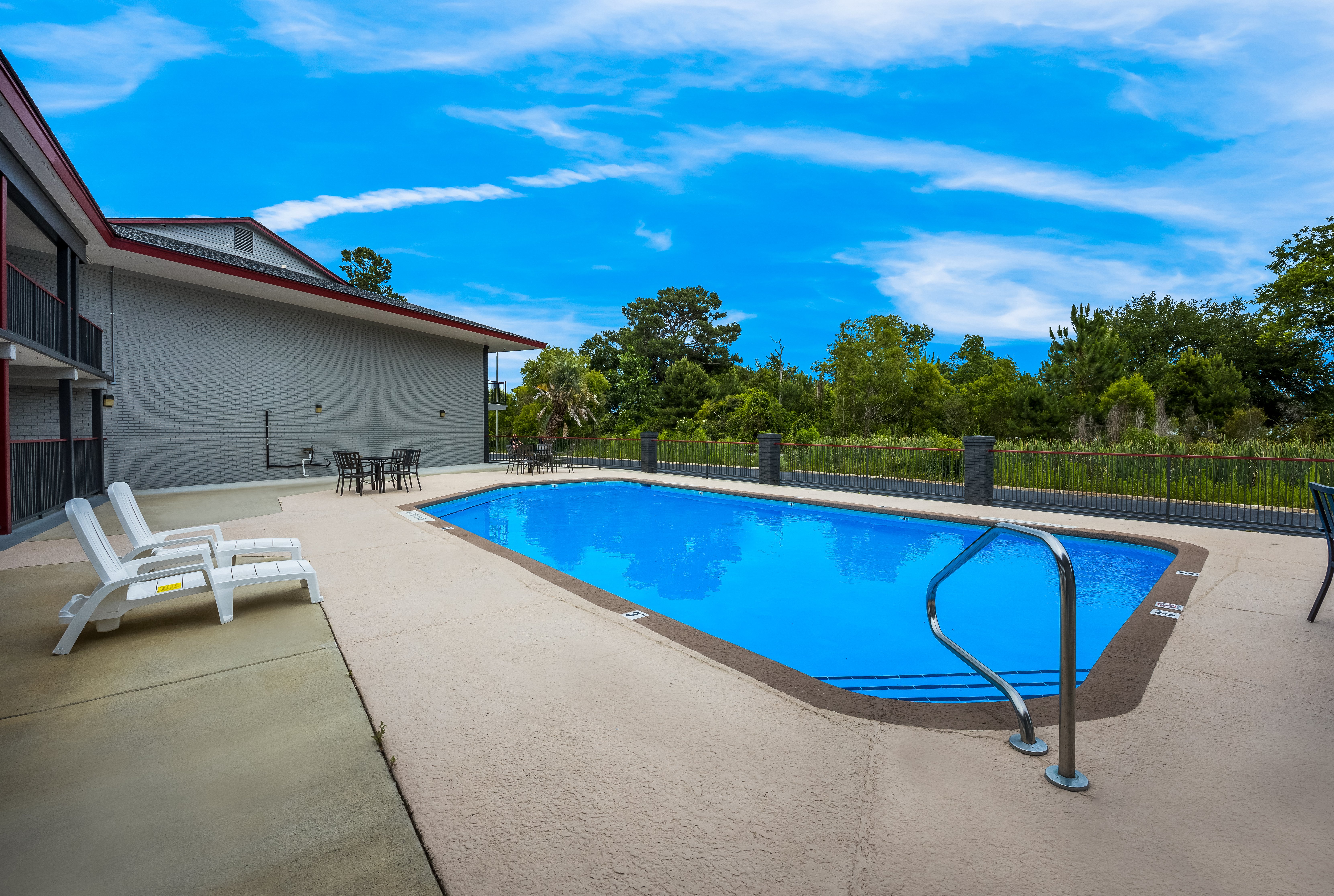 Serena Inn 22/23
