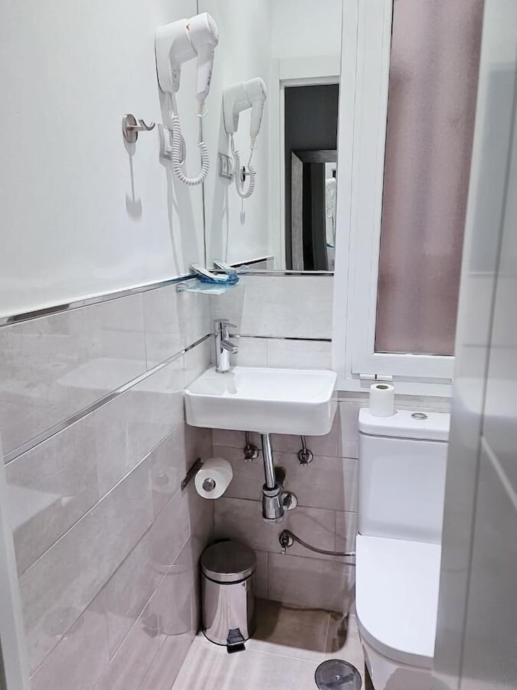 INTERIOR, SINGLE