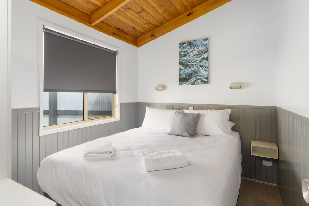 كابينة بسرير مزدوج وسرير بطابقين بغرفتي نوم، Eden Beachfront Holiday Park 2/10