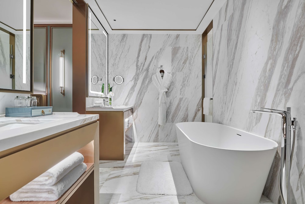 Hilton Changsha Riverside 12/76