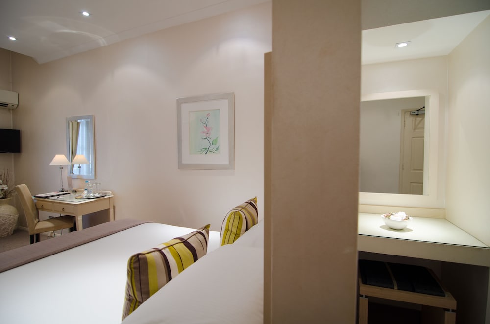 The Beaufort Knightsbridge 32/41