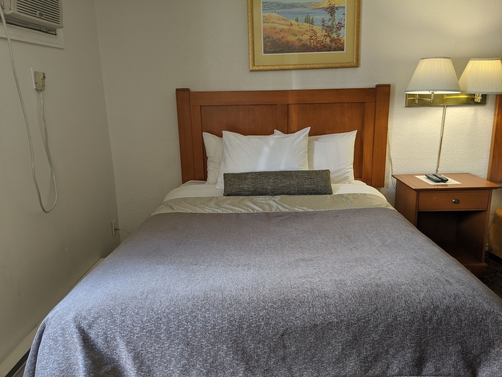 Howard Johnson By Wyndham Downtown Kamloops 14/33