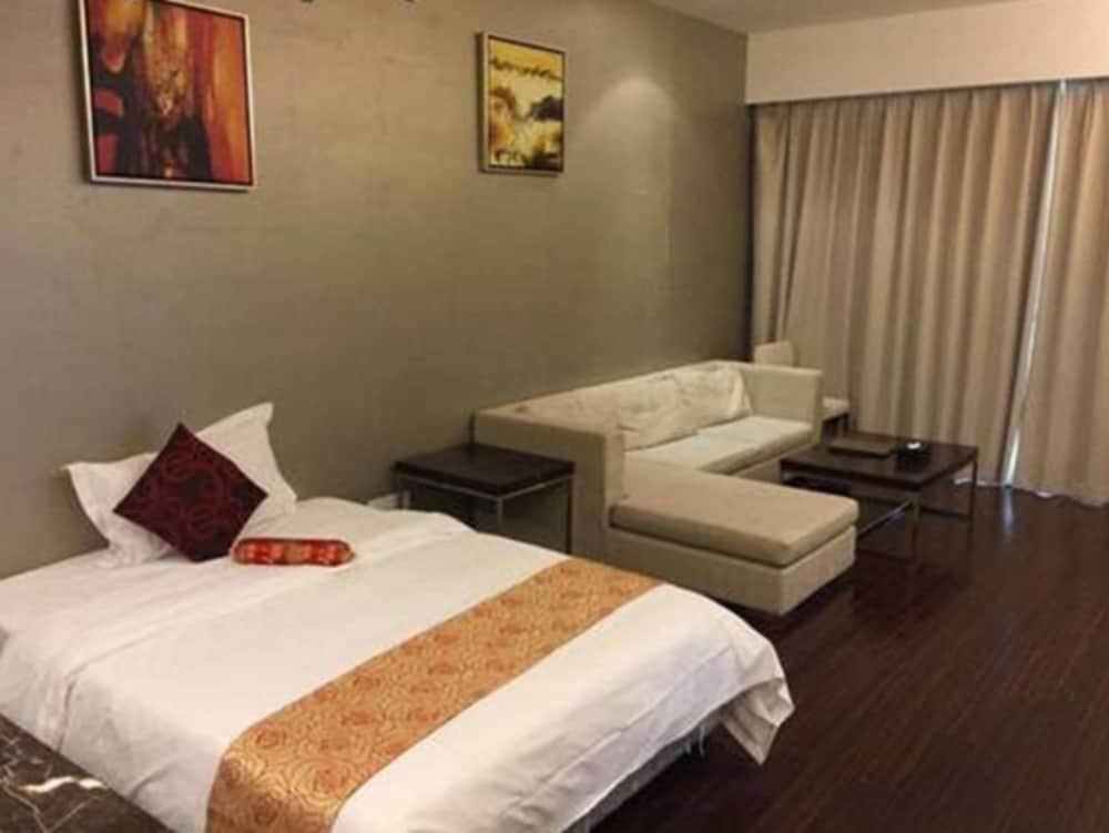 Estay Residence Poly World Trading Center 12/64