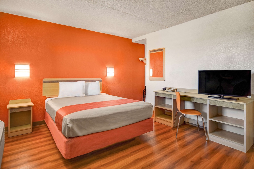 Motel6 North Ridgeville, OH - Cleveland Intl Airport - N Ridgeville 20/45