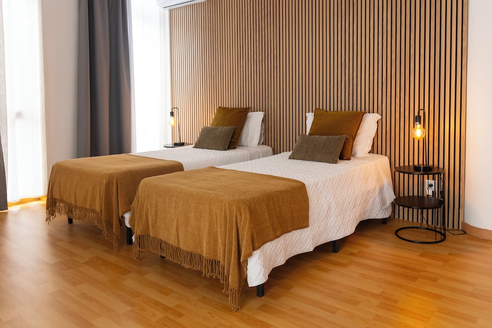 Central Guest House 8/50