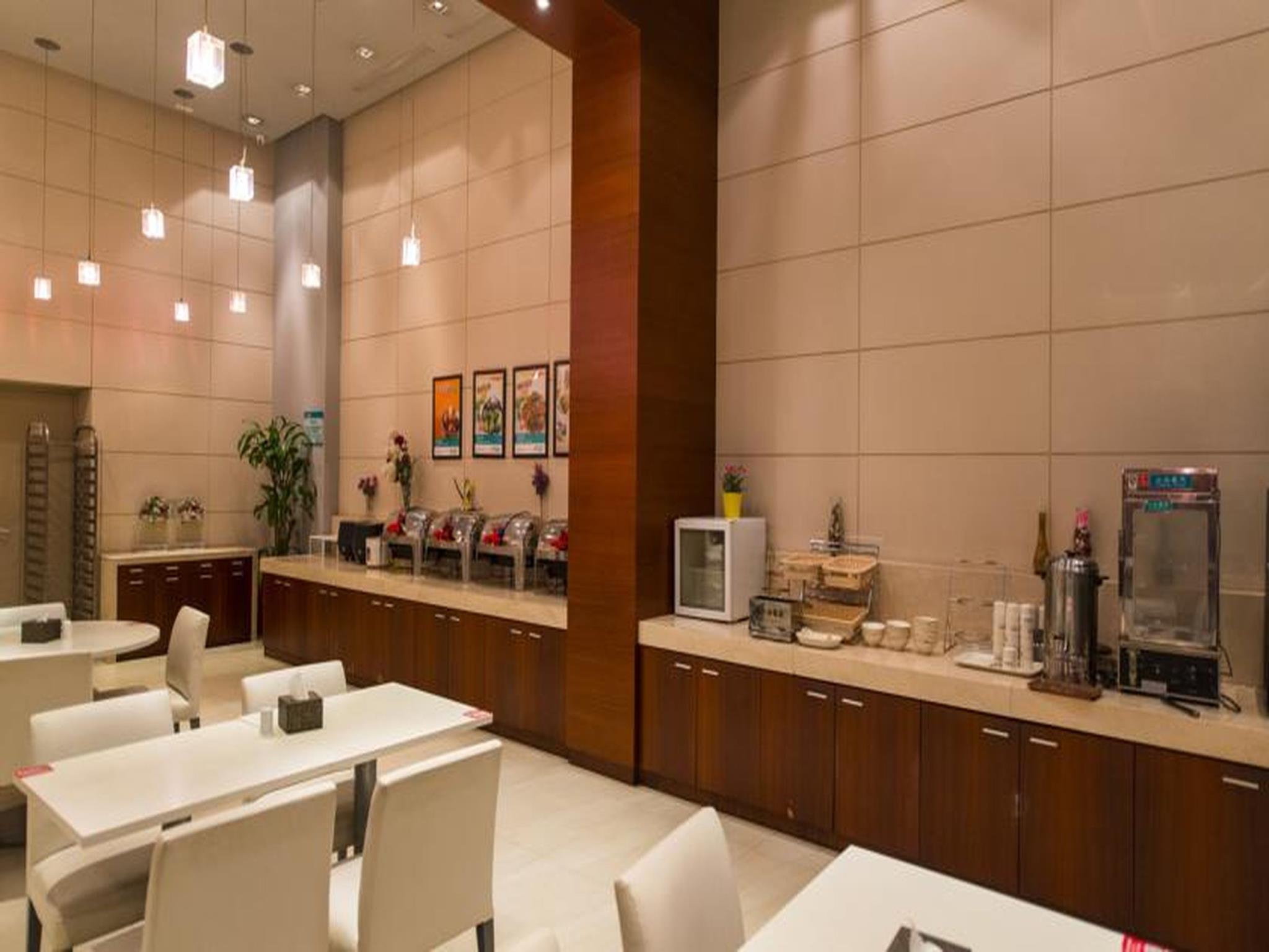 Jinjiang Inn Select (Nanjing South Railway Station North Square) 33/43