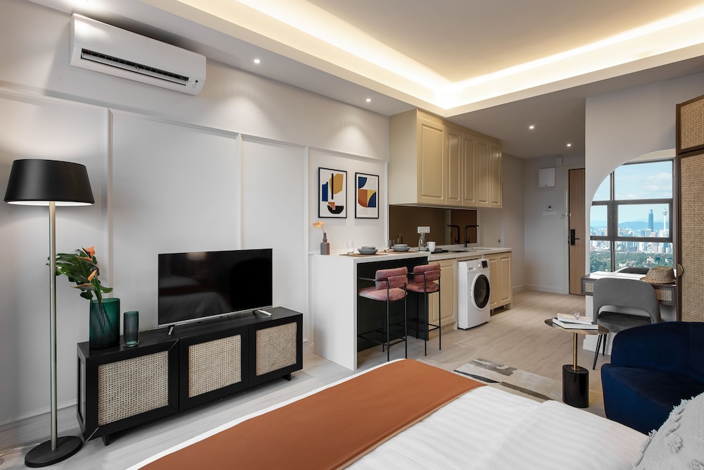 AMI Suites 18/50