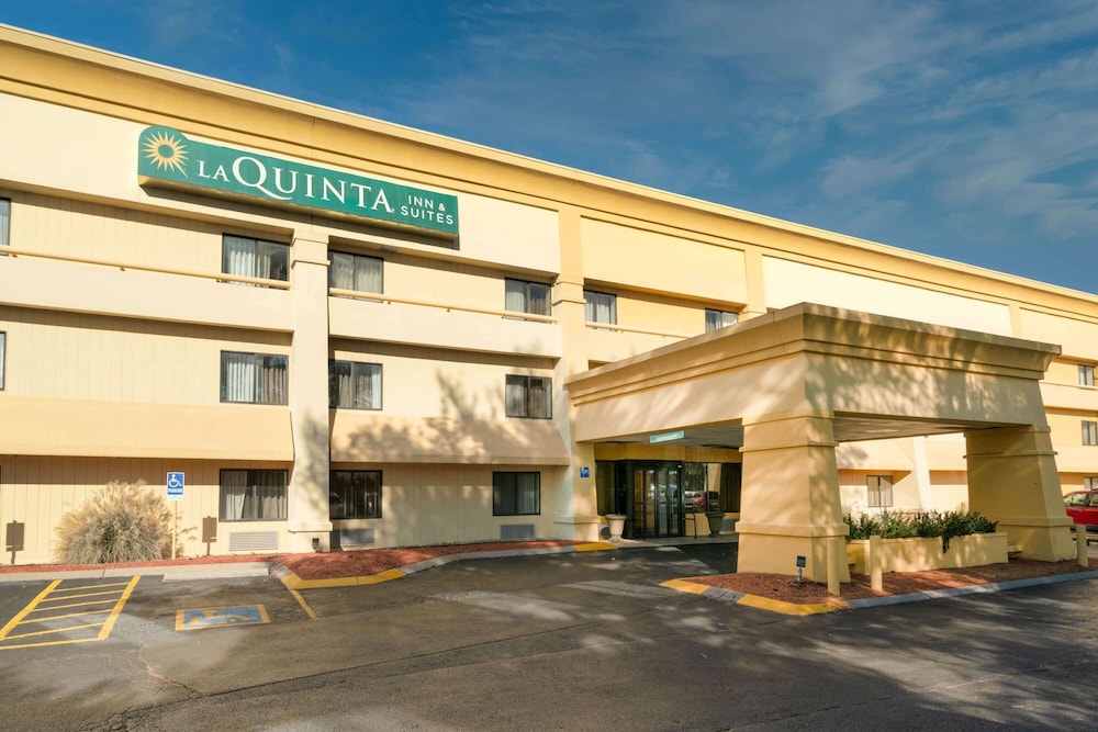 La Quinta Inn & Suites by Wyndham Nashville Airport 1/63