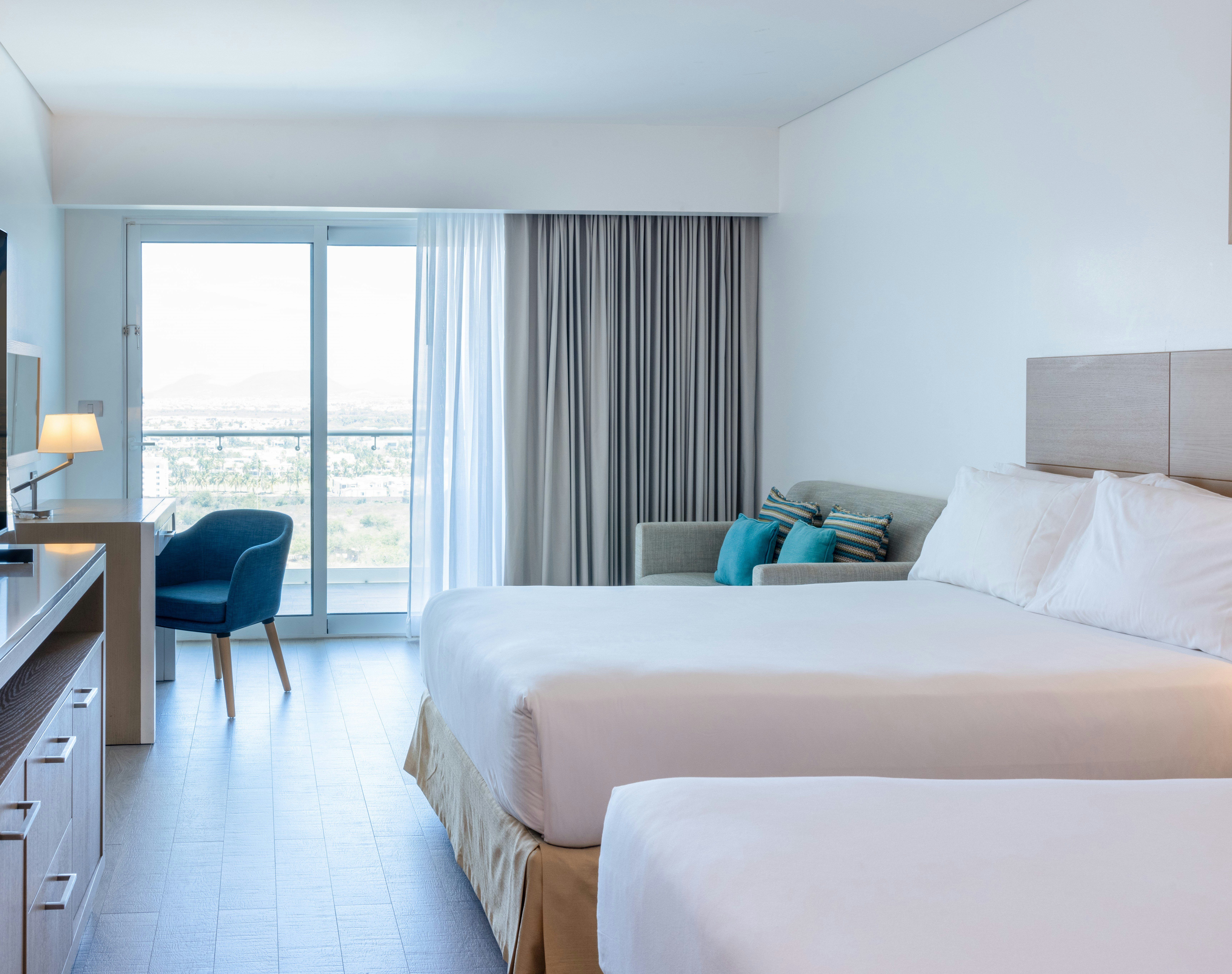 ROOM, QUEEN BED, CITY VIEW