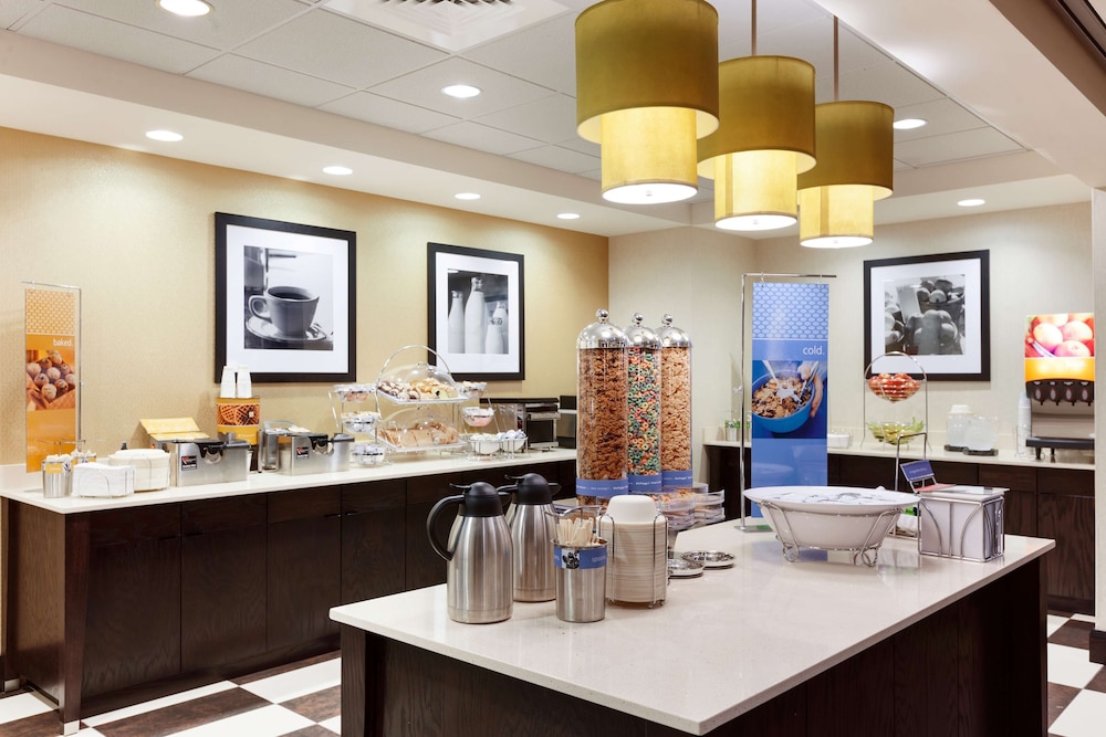 Hampton Inn & Suites Camp Springs/ Andrews Afb 20/29