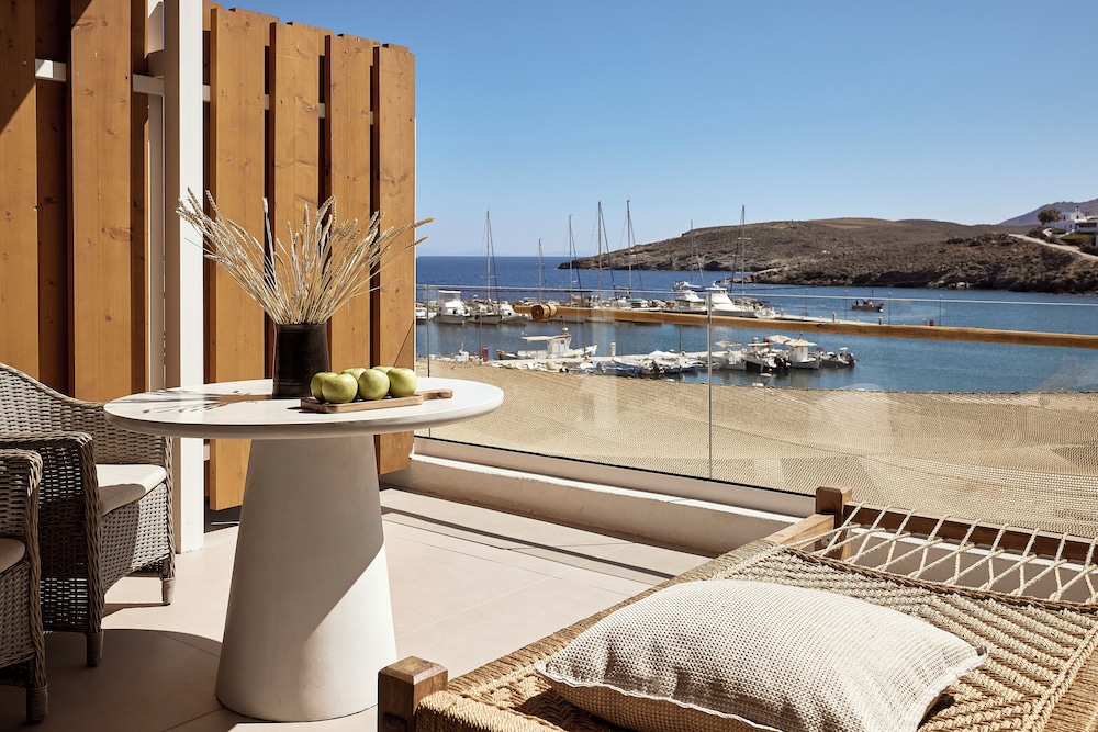 Kythnos Bay Hotel 24/50