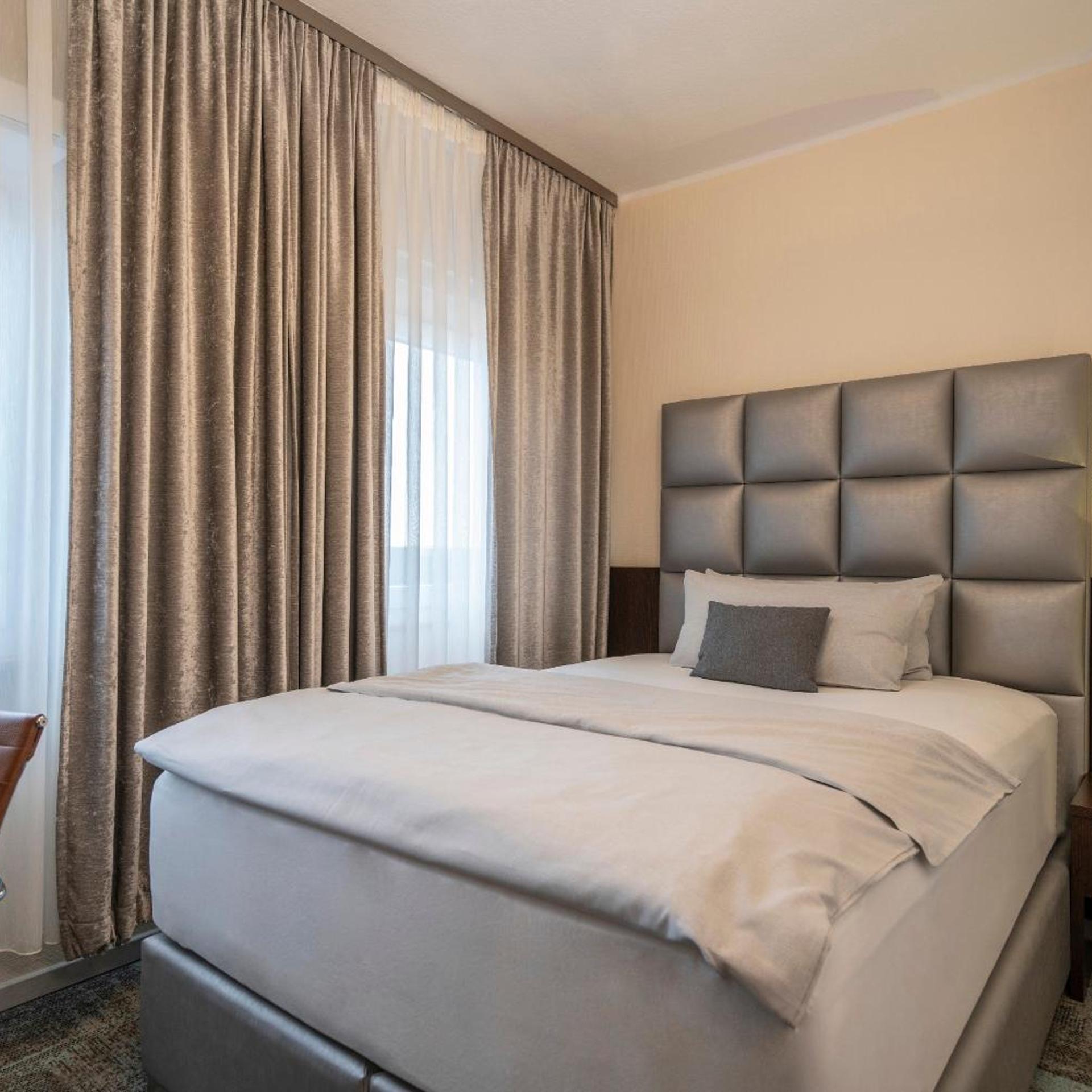 Room, Single
