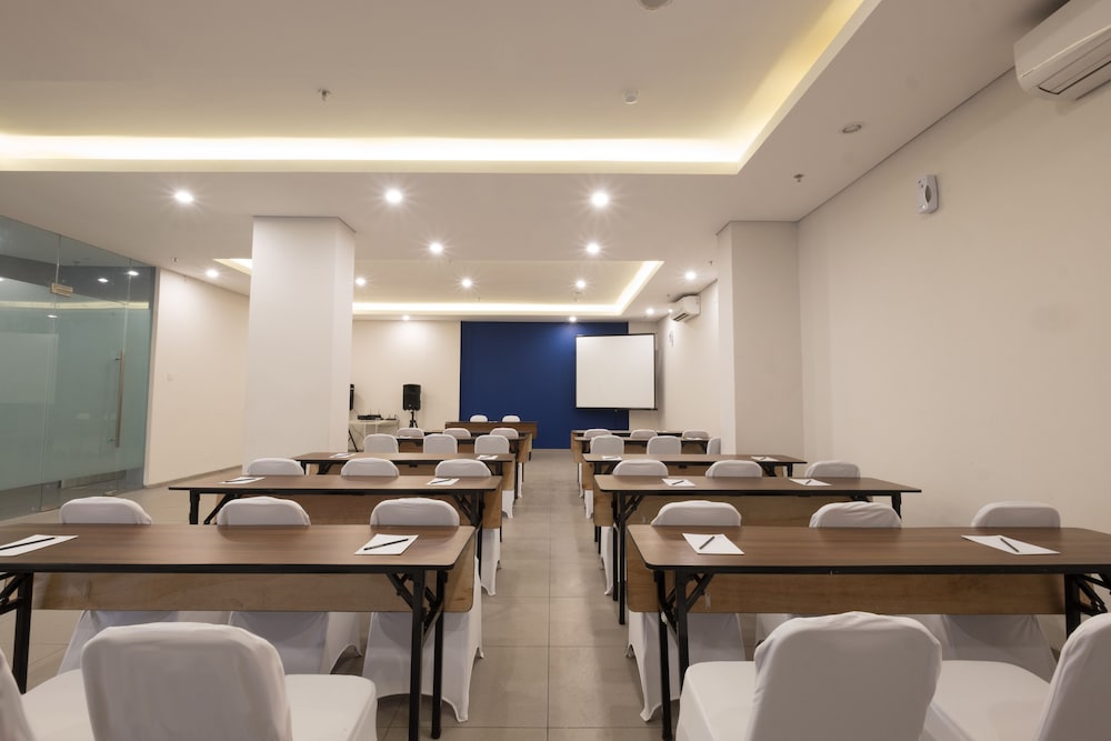 Hotel 88 Bekasi 30/35