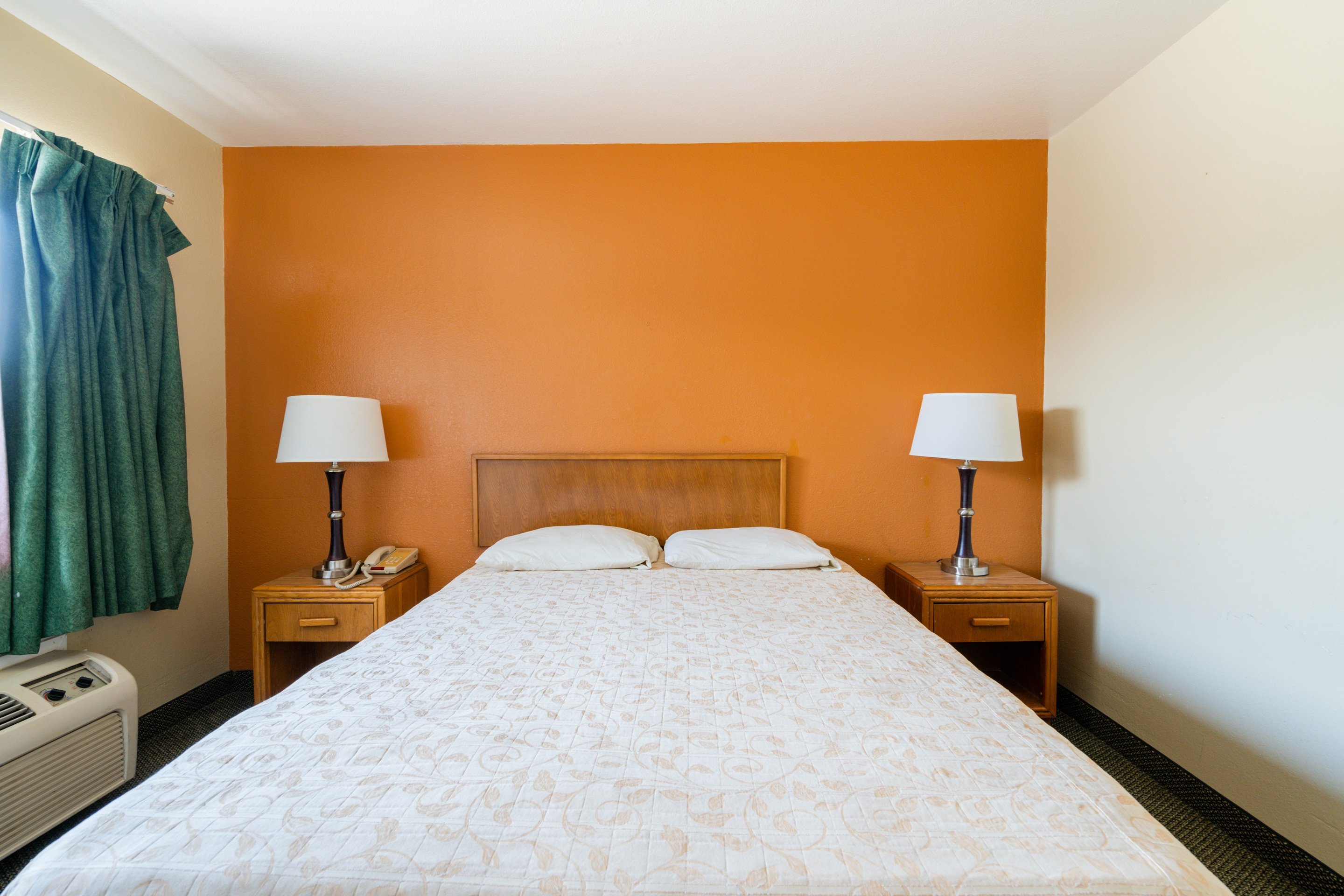ROOM, QUEEN BED, SMOKING