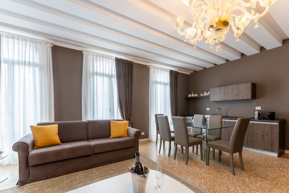 San Teodoro Palace 44/66