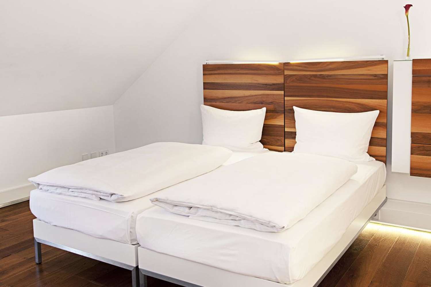 Standard, Queen Bed