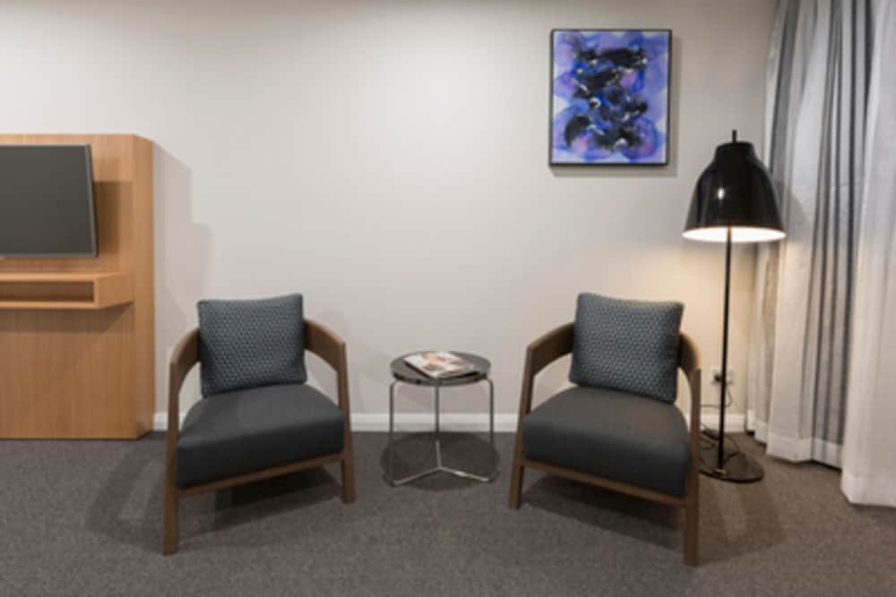 AVENUE HOTEL CANBERRA 34/59