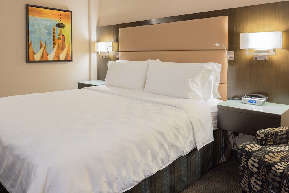 HOLIDAY INN HOTEL AND SUITES VANCOUVER DOWNTOWN 24/73