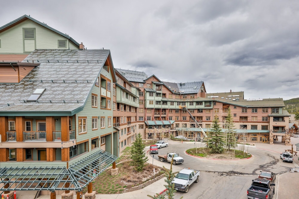 Zephyr Mountain Lodge 2/50