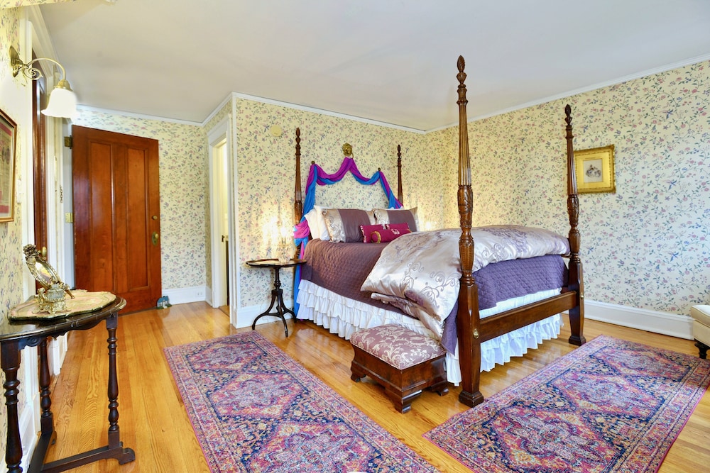 Signature, Queen Bed, Resort View