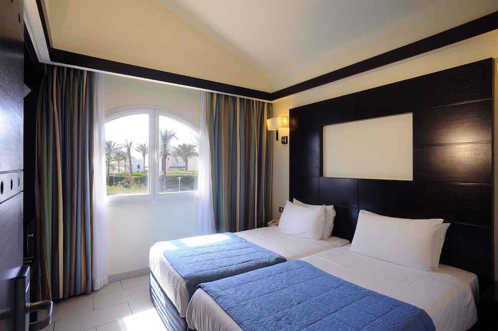 Reef Oasis Blue Bay Resort and Spa 16/48