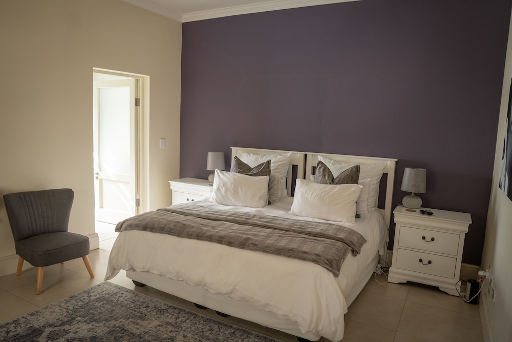 1 Bedroom, Luxury, King Bed, Pool View, Garden Area
