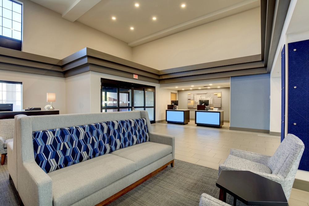 Holiday Inn Express & Suites I-95 Capitol Beltway-Largo 34/57