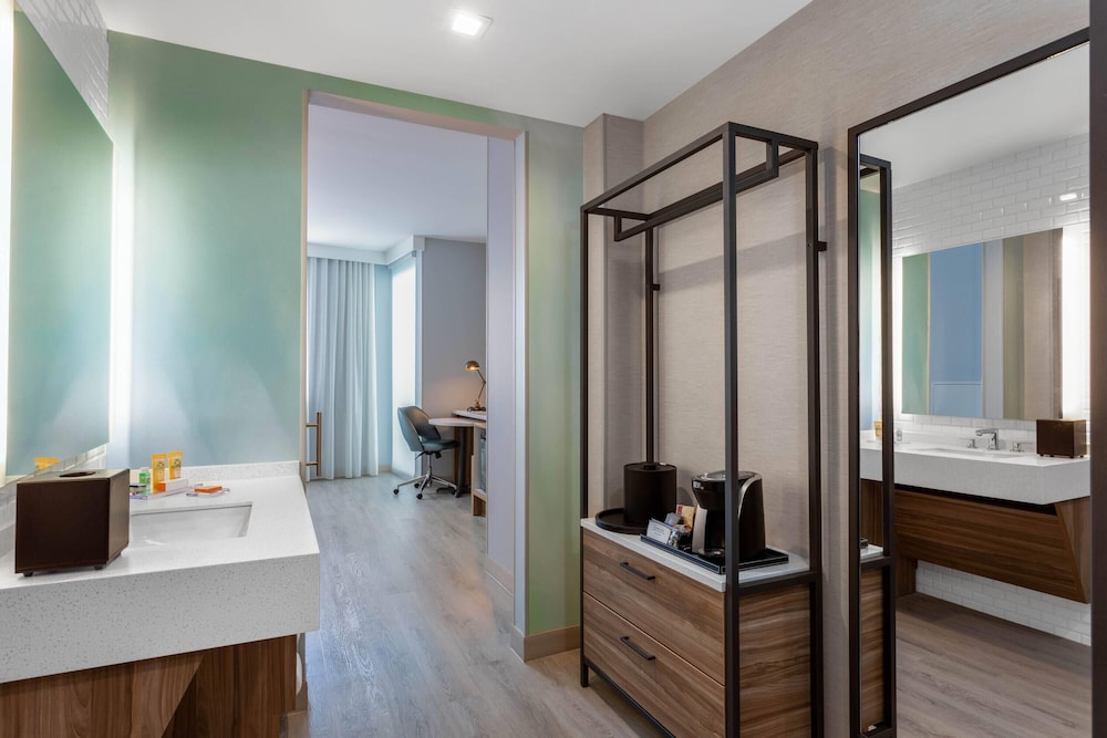 Wyndham Garden Miami International Airport 50/50
