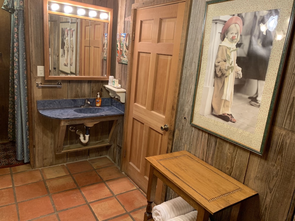 Kuebler Waldrip Haus Bed and Breakfast 49/50