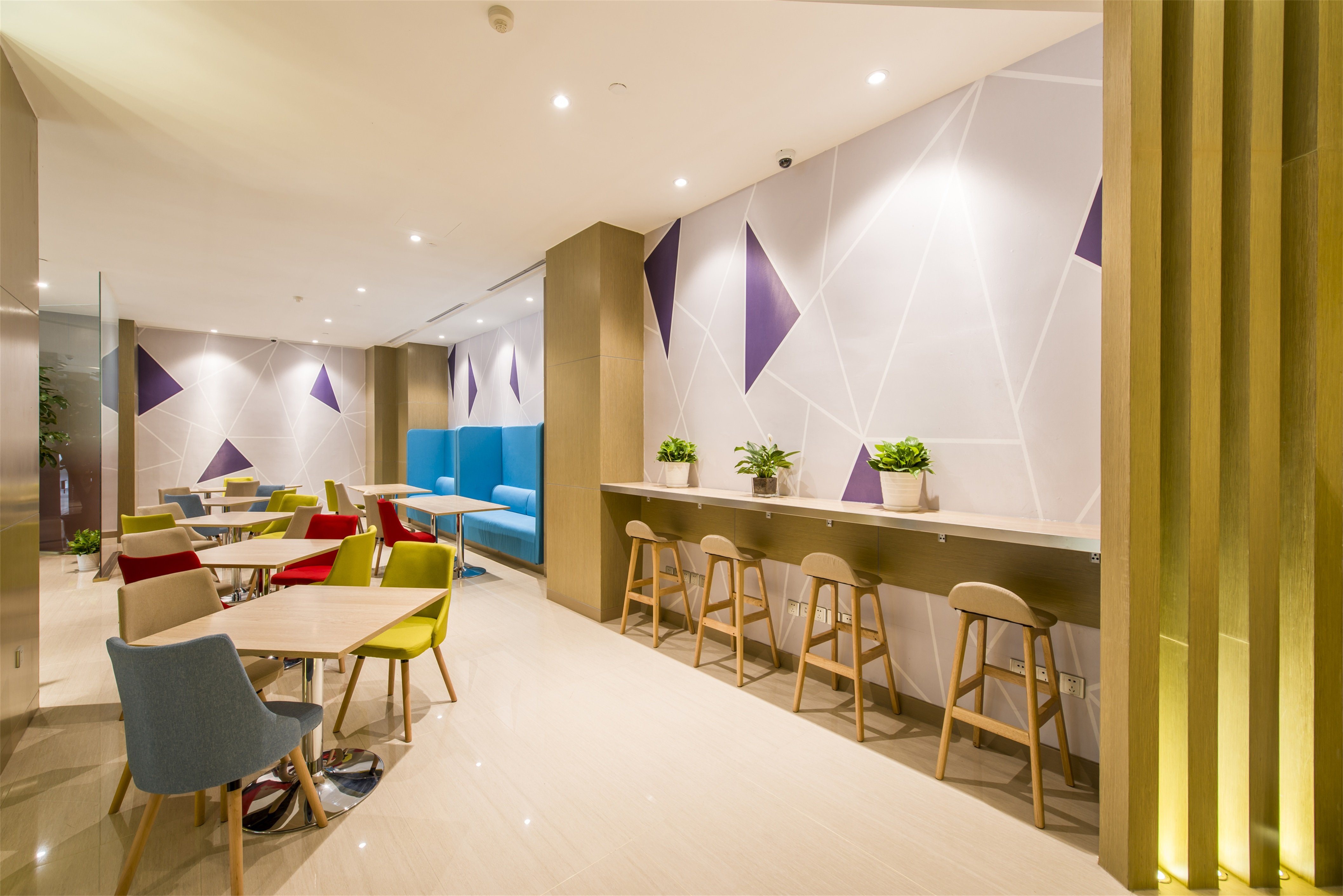 HOLIDAY INN EXPRESS CHENGDE DOWNTOWN 64/86