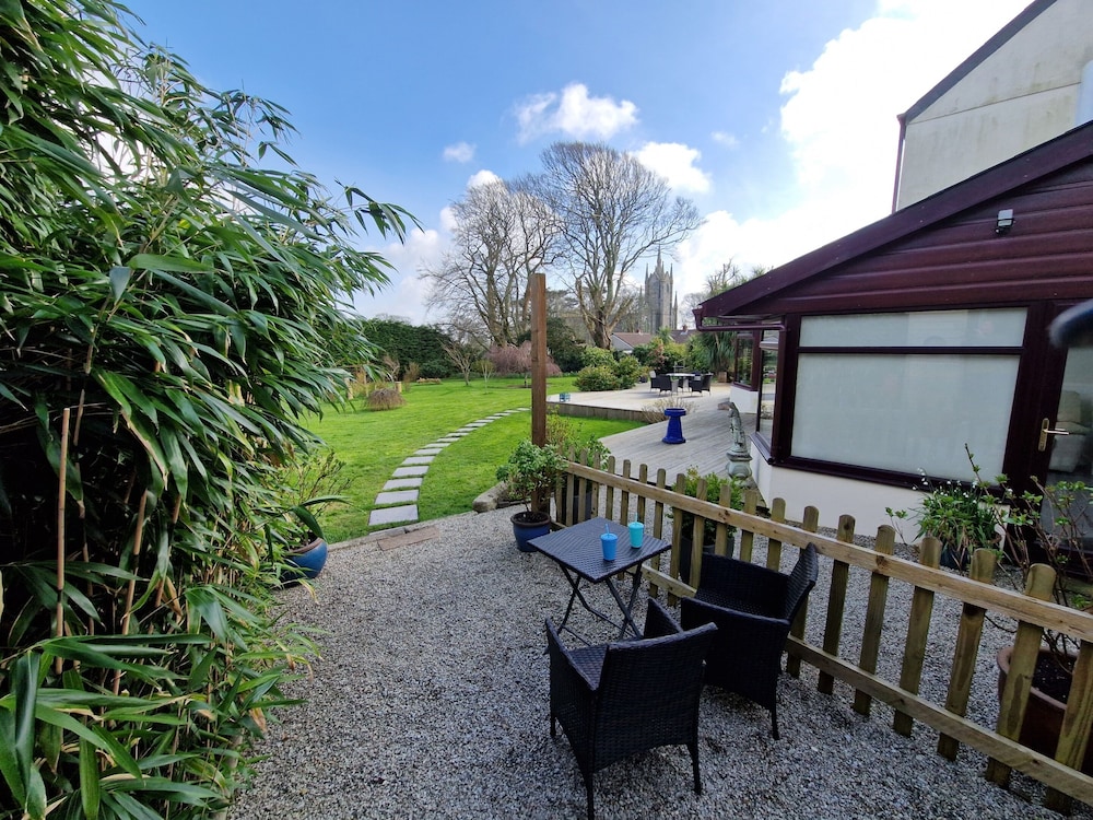 The Cedars B&B 46/56