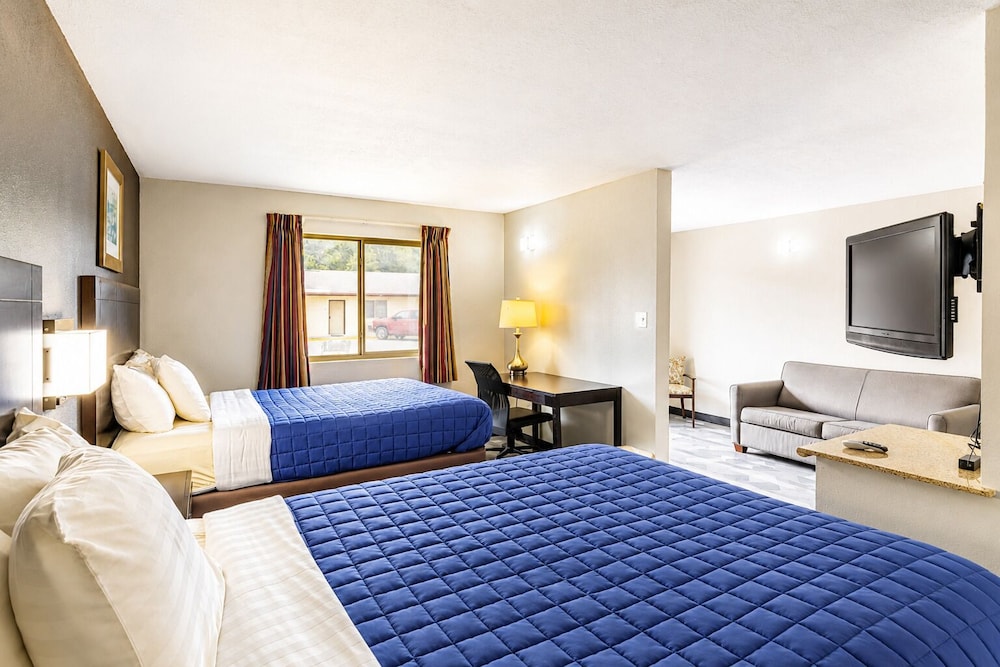 Freer Executive Inn and Studios by OYO 23/44