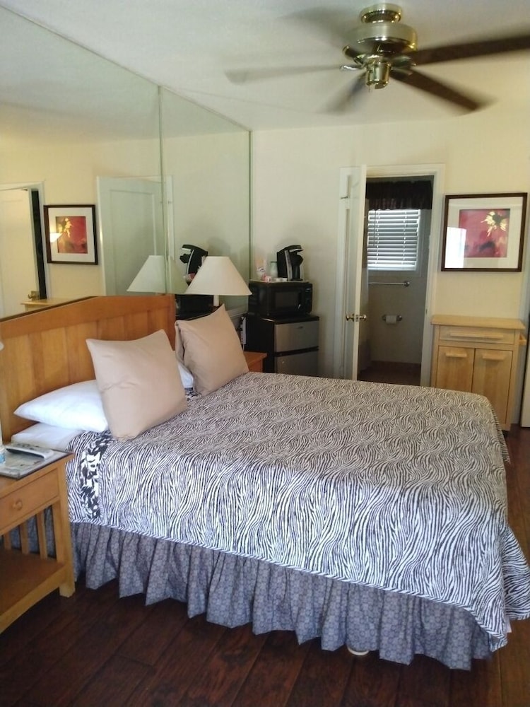 Deluxe, Queen Bed