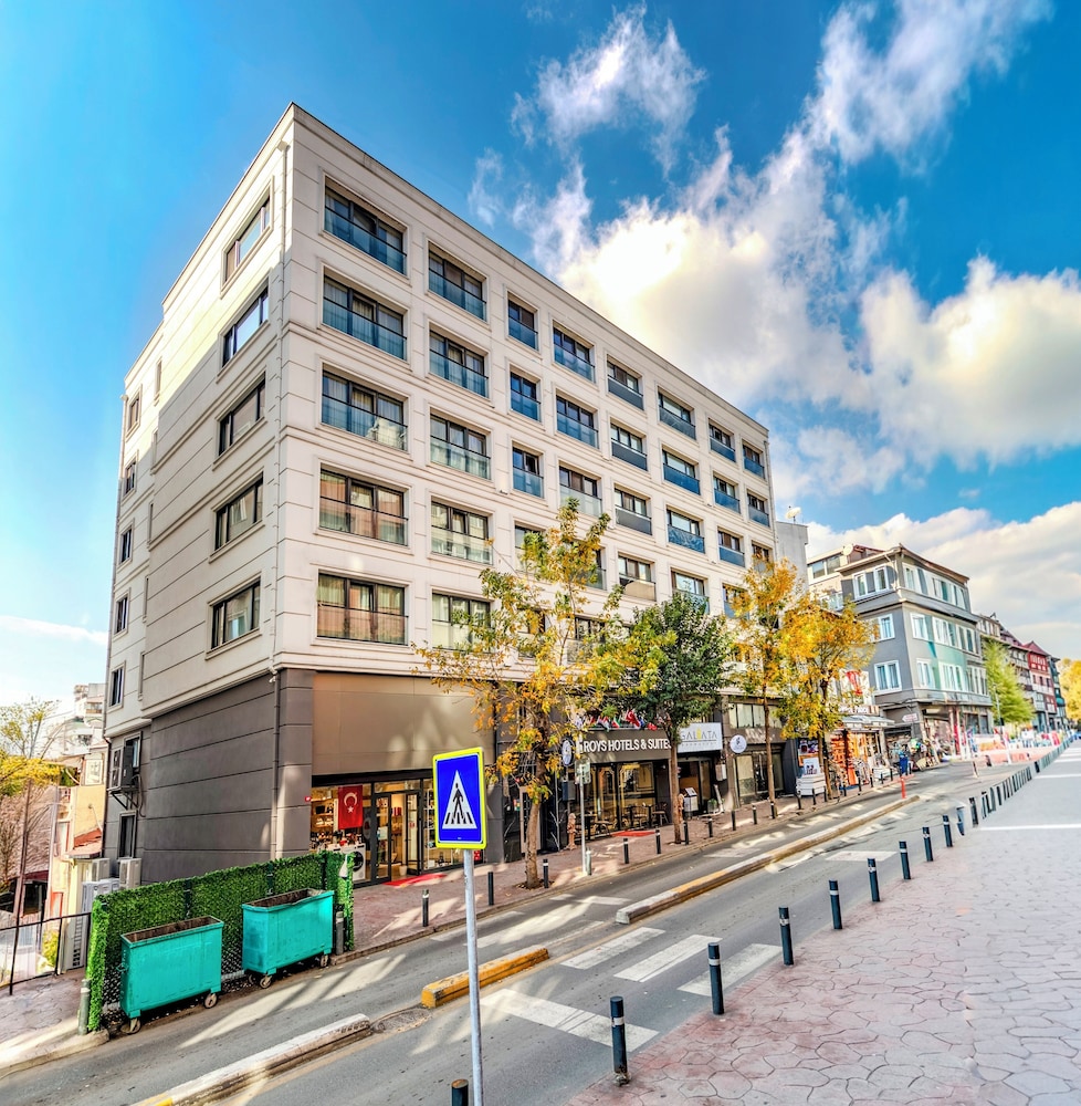Roys Hotel & Suites 42/50