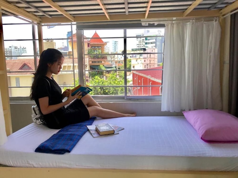 Amy Hostel Hue 40/65
