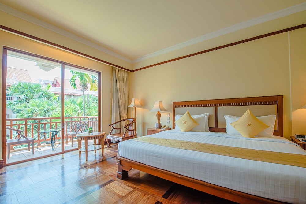 DELUXE, DOUBLE BED, POOL VIEW
