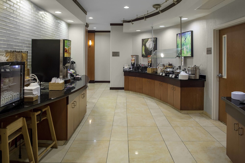 Fairfield Inn Suites By Marriott Montgomery Eastchase Pkwy 11/50